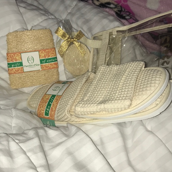 classic bath Other - New beauty pamper set shoes loofa and sponges